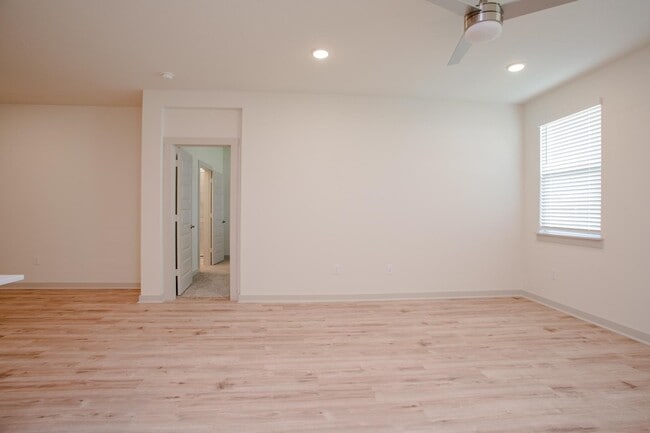 Building Photo - 10712 Deaton Ln