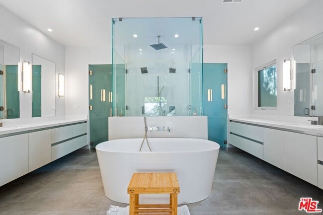 Building Photo - 1621 Malcolm Ave