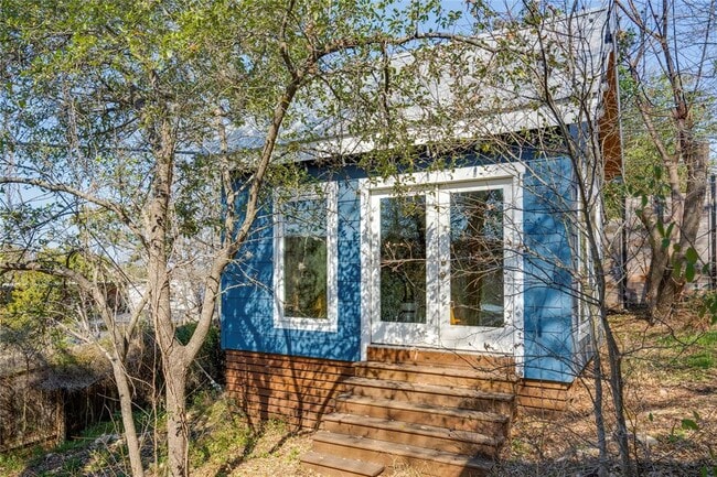 Building Photo - 2404 Barton Skyway