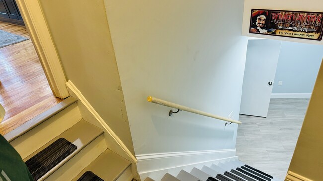 Building Photo - 96 Old Pascack Rd