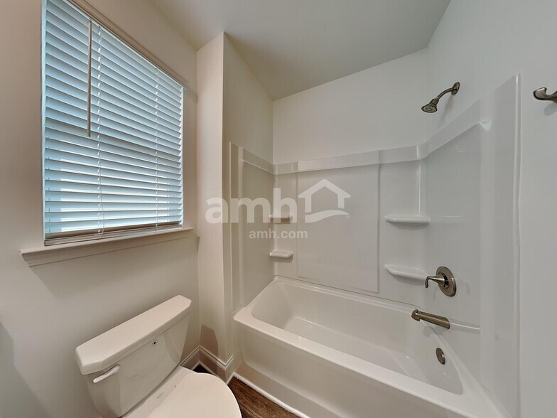 Building Photo - 342 Golucke Way