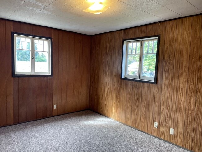 Building Photo - 1 Bedroom Upstairs Apartment-Beautiful Eag...