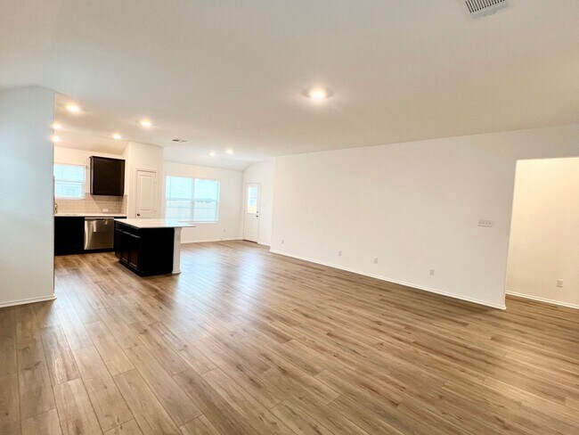 Building Photo - Jarrell Home For Lease