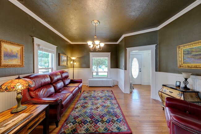 Building Photo - 317 W Brundage St