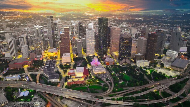 Building Photo - 5749 Larkin St