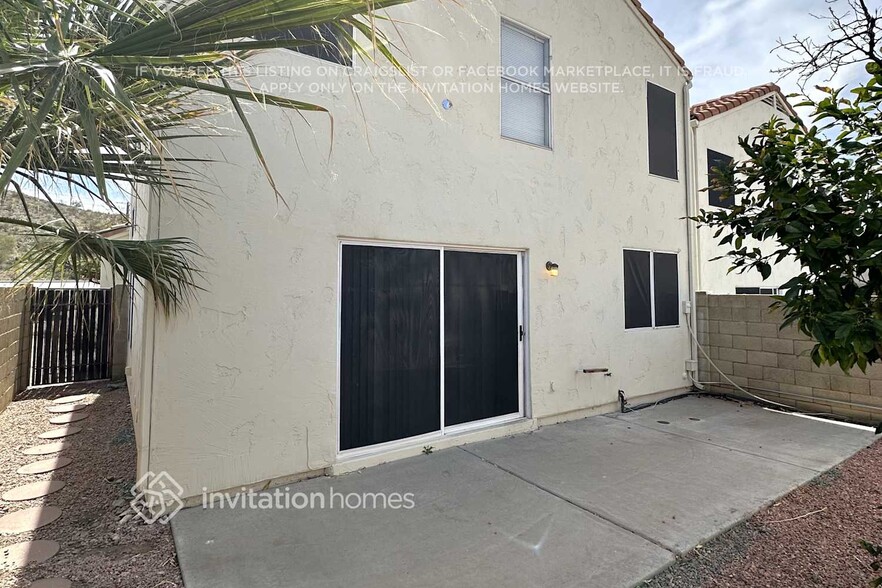 Building Photo - 2374 E Evans Dr