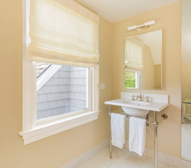 Building Photo - 59 First Neck Lane