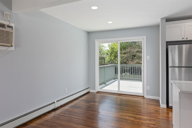Building Photo - 271 6th Ave