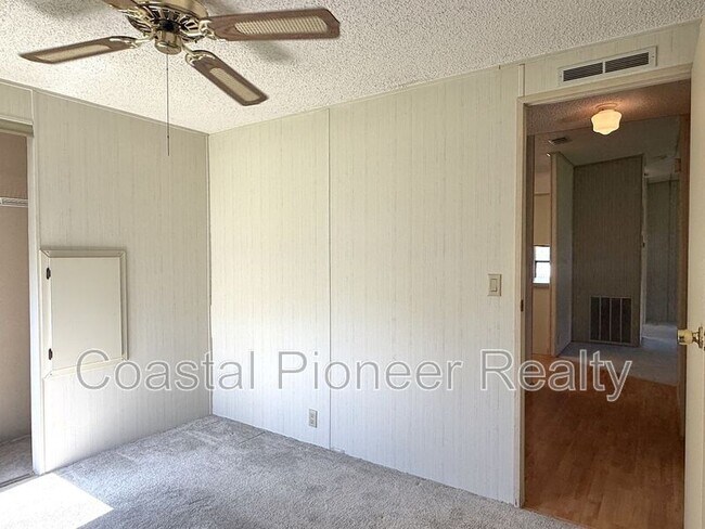 Building Photo - 4550 Charter St