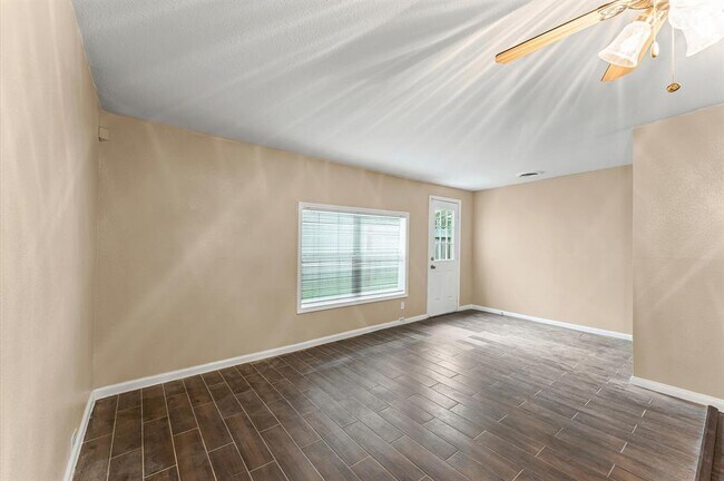 Building Photo - 3216 Avenue I