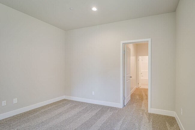 Building Photo - 5216 Hawkwatch Ln