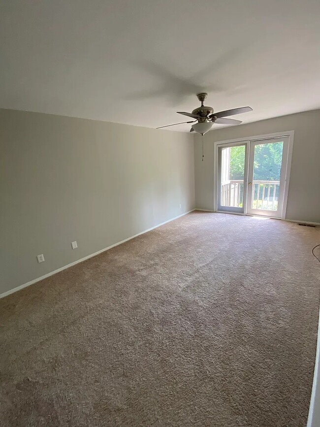 Building Photo - 128 Inglewood Way