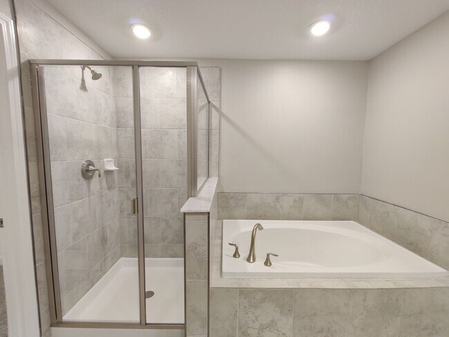 Building Photo - 23240 Willow Glen Way