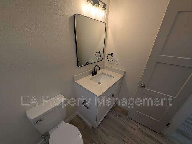 Building Photo - 443 Trumbull Ave SE