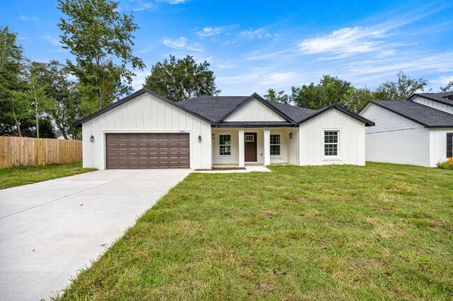 Building Photo - Beautiful New Home in Prime Summerfield Lo...
