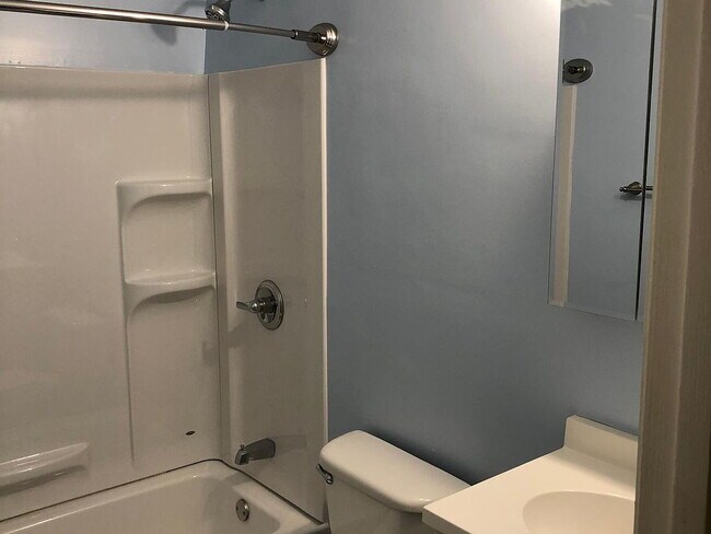 Building Photo - "Charming 2-Bed Sanctuary with Granite Acc...