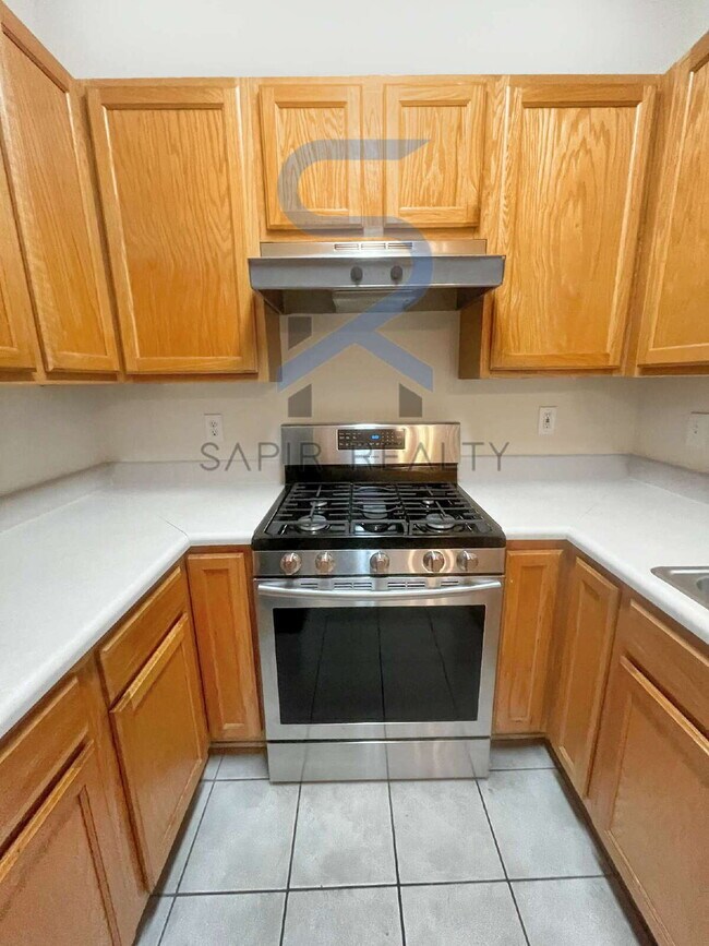 Building Photo - 2432 Laurel Cir NW