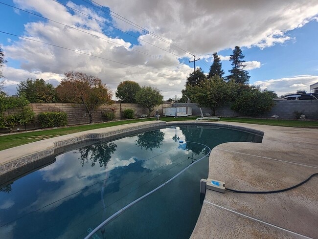 Building Photo - 3416 Waldport Ln