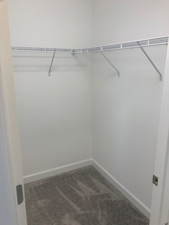 Building Photo - Just Listed!  3/2.5 Located In Beautiful P...