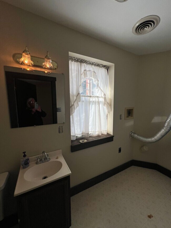 Building Photo - Downtown Apartment Carlisle Hidden Gem.