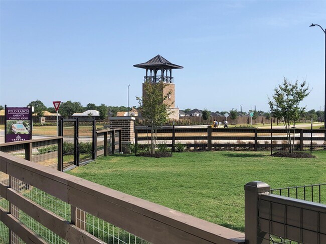 Building Photo - 8319 Divot Trce