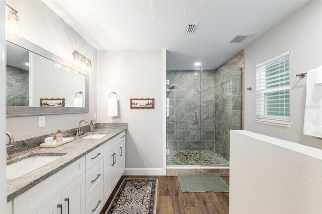 Building Photo - 4530 SE 14th St