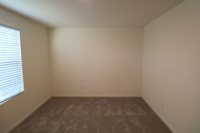 Building Photo - 757 Whitney Rd