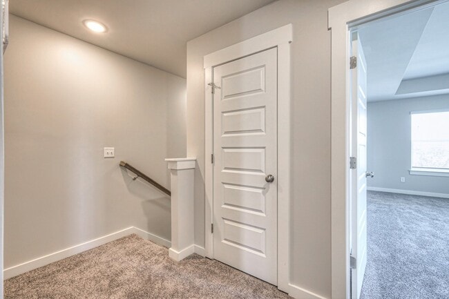 Building Photo - 531 Swanholme Dr