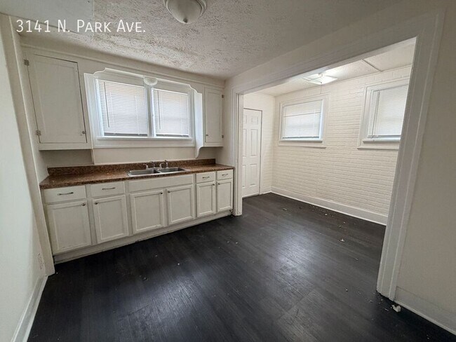 Building Photo - 3141 N Park Ave