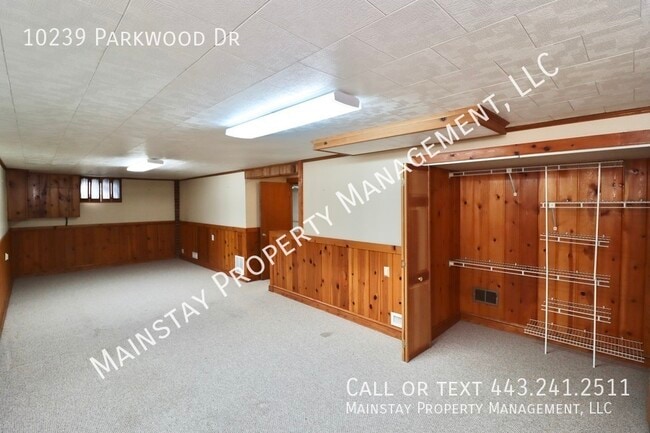 Building Photo - 10239 Parkwood Dr