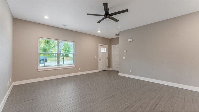 Building Photo - 334 W Kinniburgh Dr