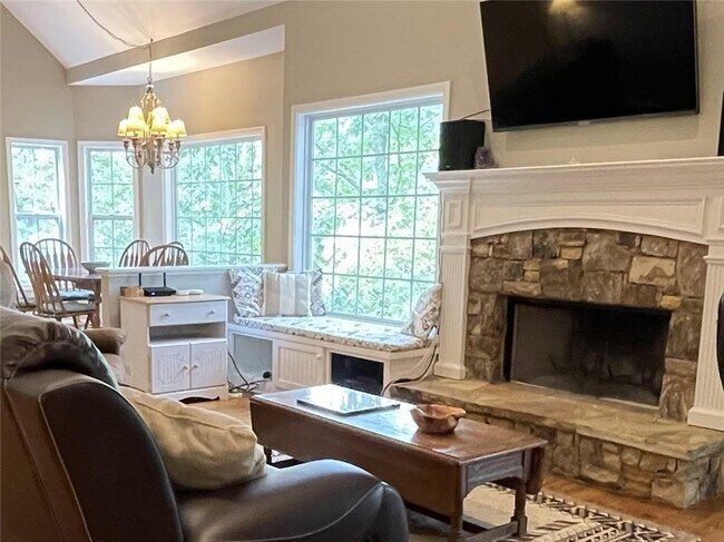 Building Photo - 3398 Banks Mountain Dr