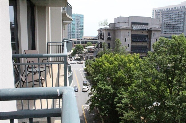 Building Photo - 3040 Peachtree Rd NW
