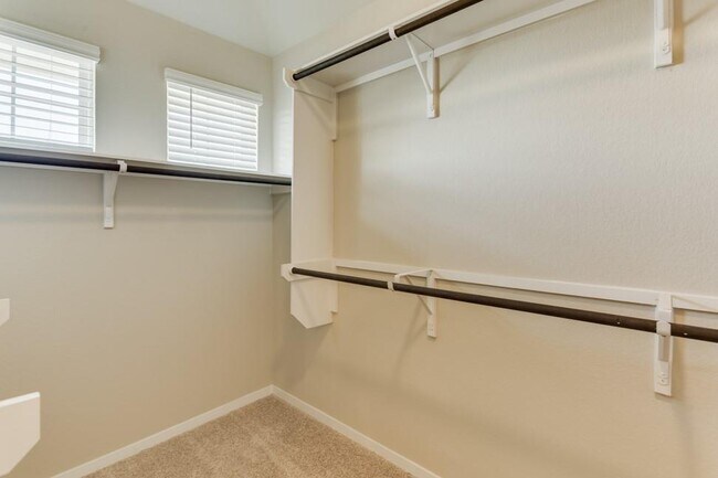 Building Photo - 412 Delta Crst