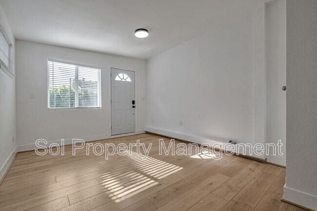 Building Photo - 822 Eaton St
