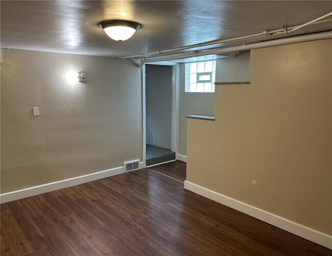 Building Photo - 931 Hilltop St