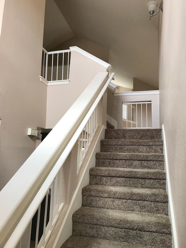 Building Photo - West El Paso 3 bed refrig A/C Home with Bonus Loft and Solar!