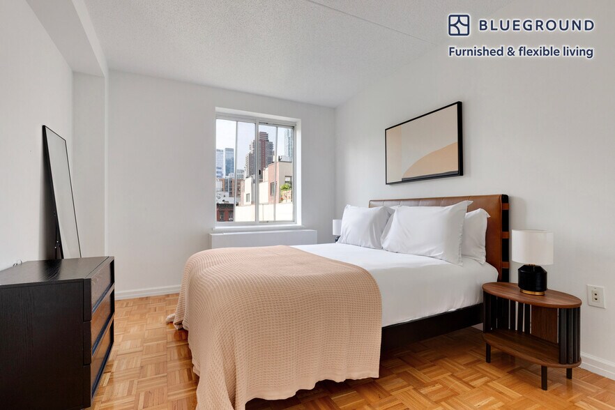 Building Photo - 520 W 48th St