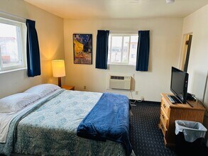 Building Photo - Furnished Studio Near Hospitals with WiFi, Cable TV and laundry