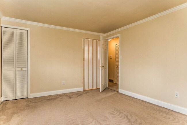 Building Photo - 7934 Davis Rd N