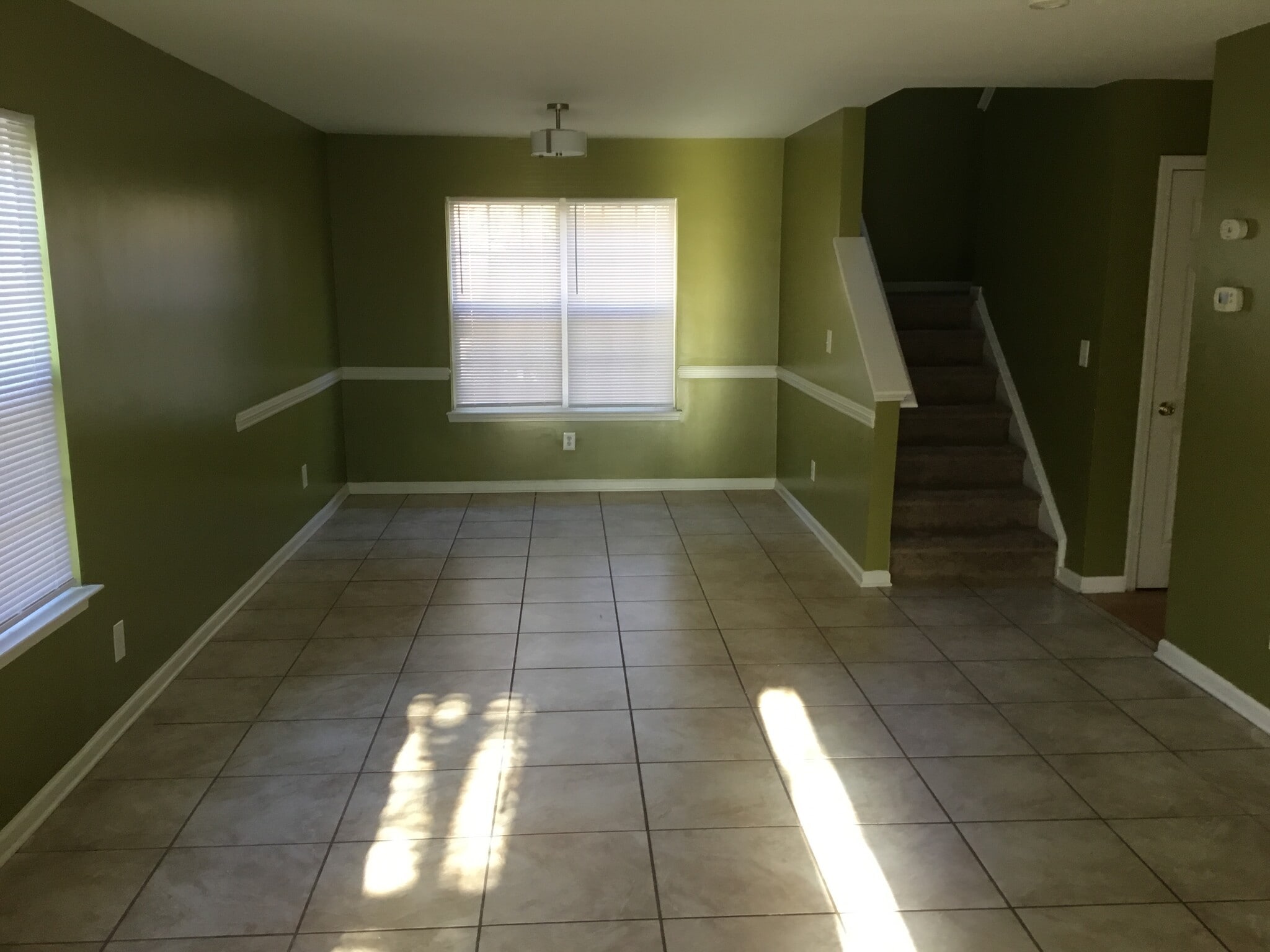 Building Photo - 2435 Sunset Oaks Dr