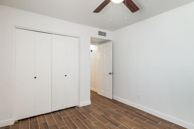 Building Photo - 8520 W Palm Ln