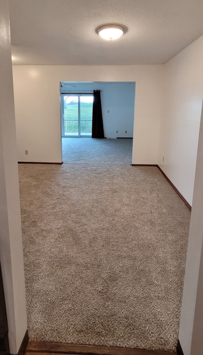 Dining room - 2984 E River Rd