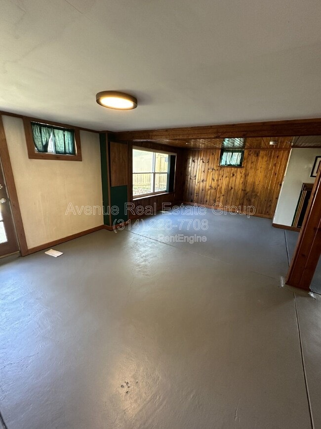 Building Photo - 425 Bismark Ave