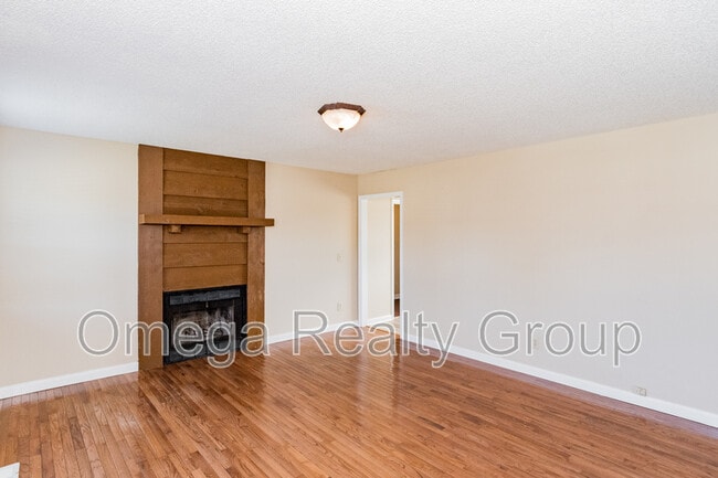 Building Photo - 1031 Oak Blvd