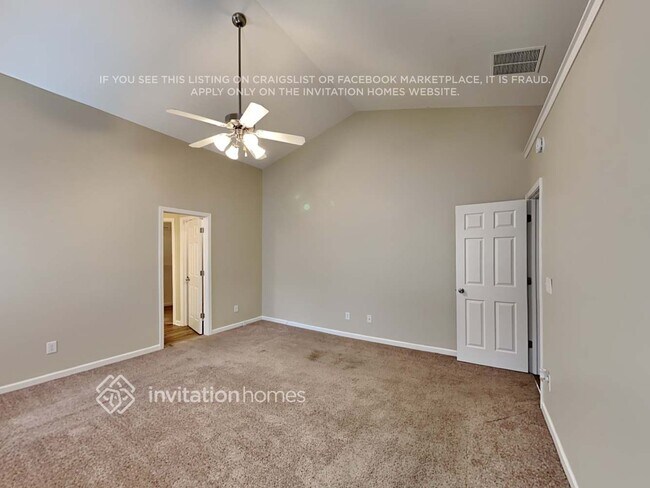 Building Photo - 930 Rock Elm Dr