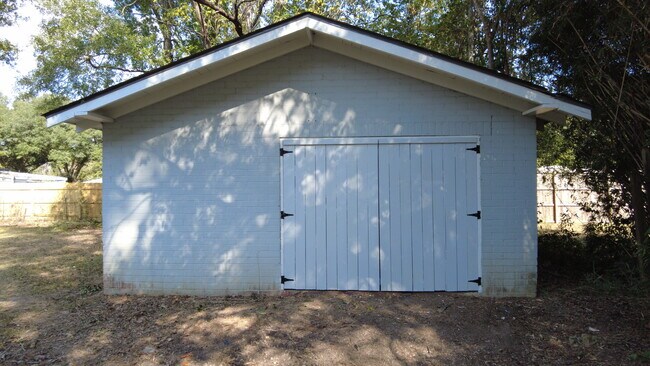 Building Photo - 604 N Duncan Ave