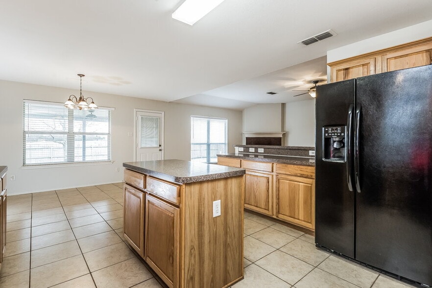 Building Photo - 1101 Marcia Ln