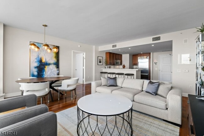 Building Photo - 8100 River Rd