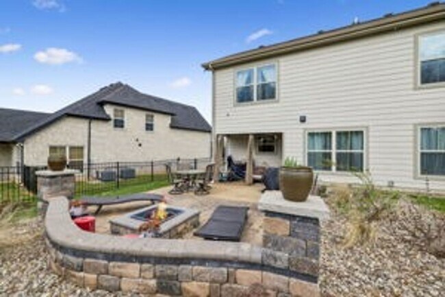 Building Photo - 3 Bedroom 2 1/2 Bathroom Home